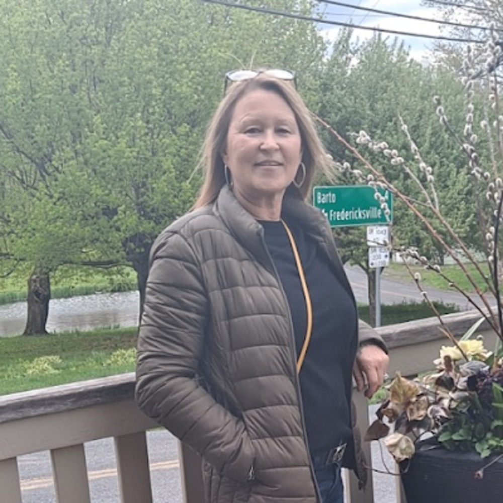 Meet your Posher, Tami - Picture 1 of 1